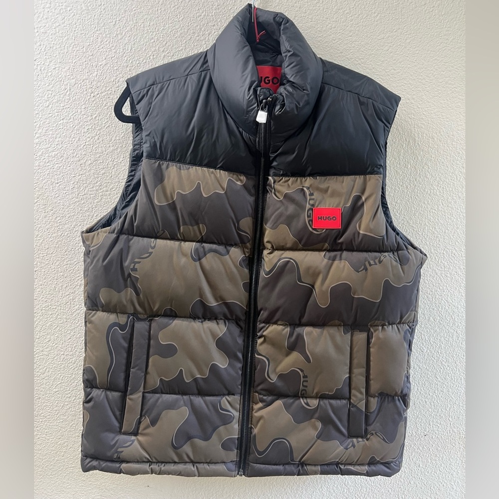 I have a brand new HUGO BOSS vest with tags that never warn No stains or damage - Picture 2 of 3